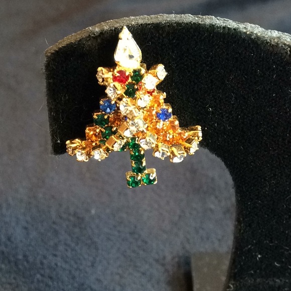 Vintage New Christmas Tree Earrings - Picture 1 of 4